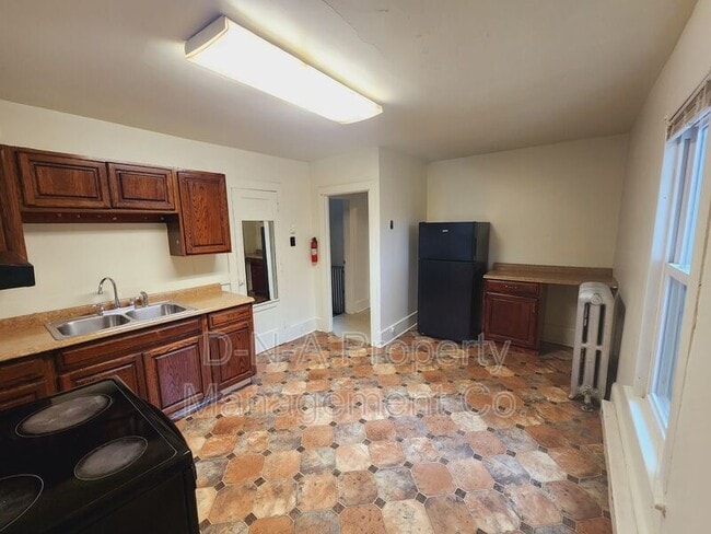 Photo - 810 Monroe St