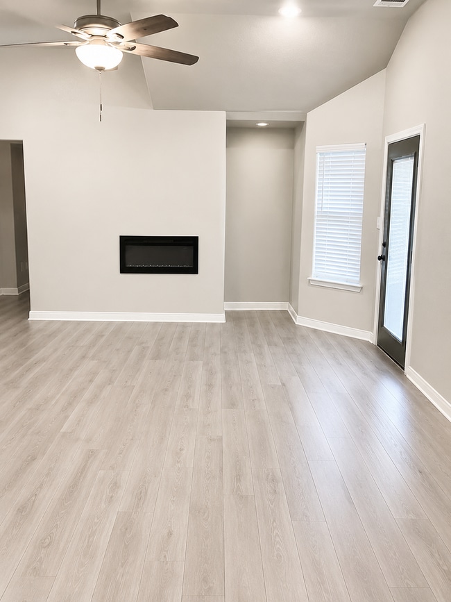 Photo - AVAILABLE MID MAY; APPLY TODAY ON OUR WEBSITE!!!