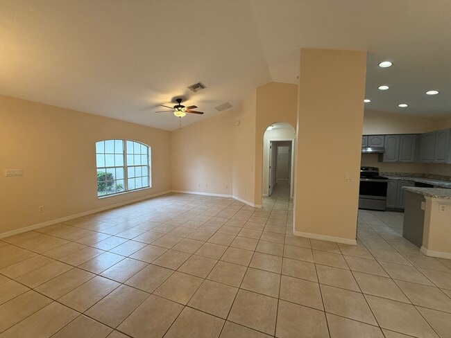 Photo - 972 N Fairbairn Dr