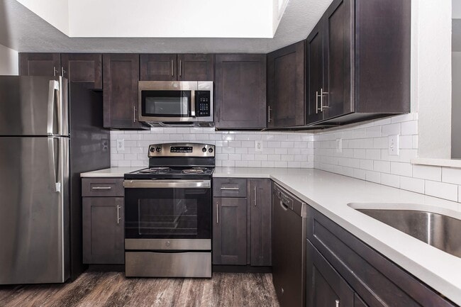 Building Photo - The Ridgeleigh at Van Dorn