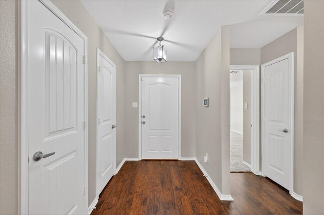 Photo - 3304 Glenmore Dr