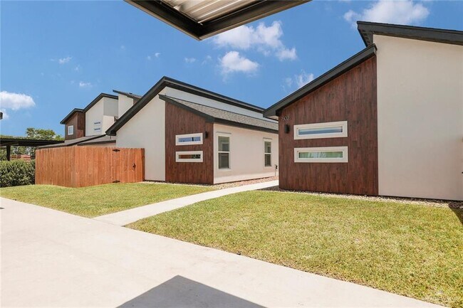 15 West Dr Unit 4
