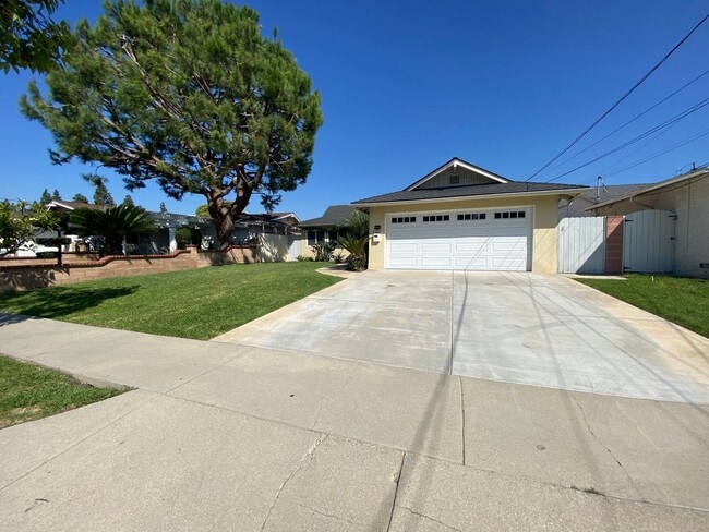 Photo - Remodeled 3 Bedroom Lakewood House For Rent-Ready For Move-in ASAP!