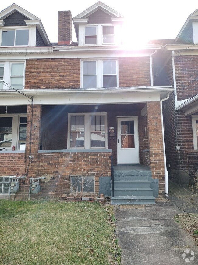 Building Photo - Remodeled 3 Bedroom Home - Available Now!