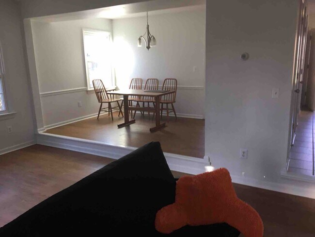 Photo - 112 Camelot Ct