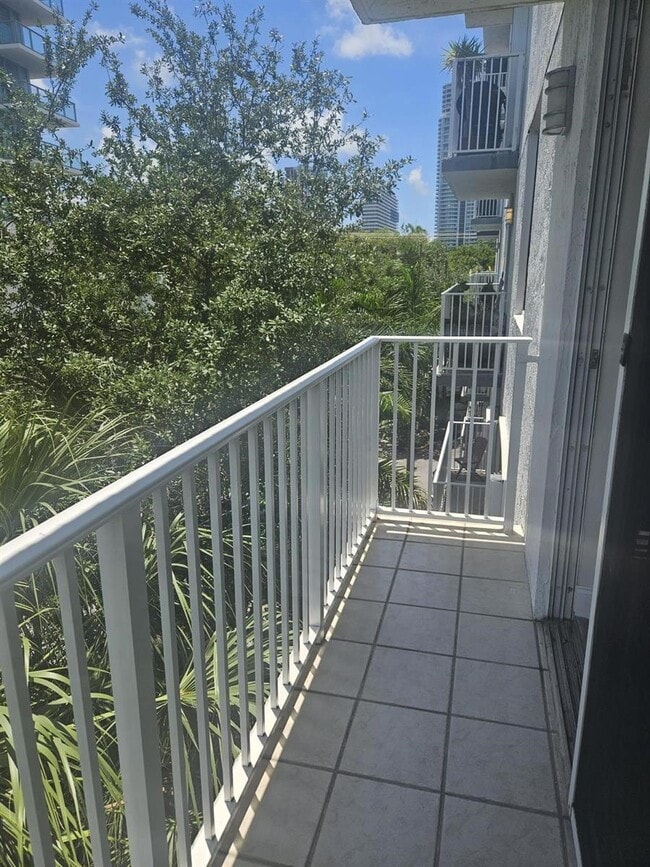 Photo - 126 SW 17th Rd Unidad 407