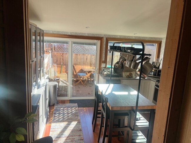 Photo - Cozy and Fully Furnished Burlingame Studio!