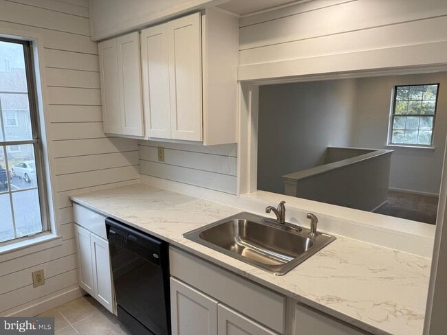 Photo - 1108 Aberdeen Ln