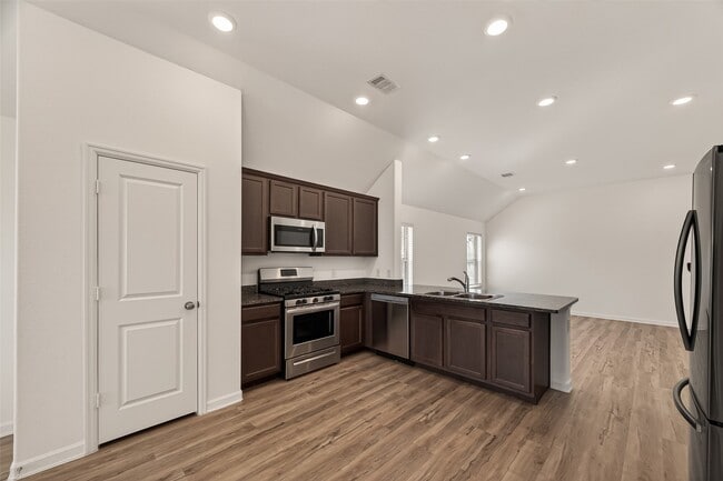 Photo - 1010 Schooner St