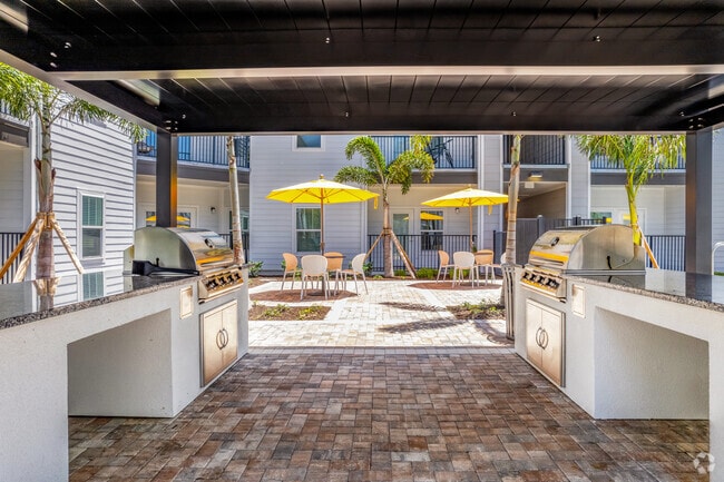 Área de barbacoa junto a la piscina - The Levi