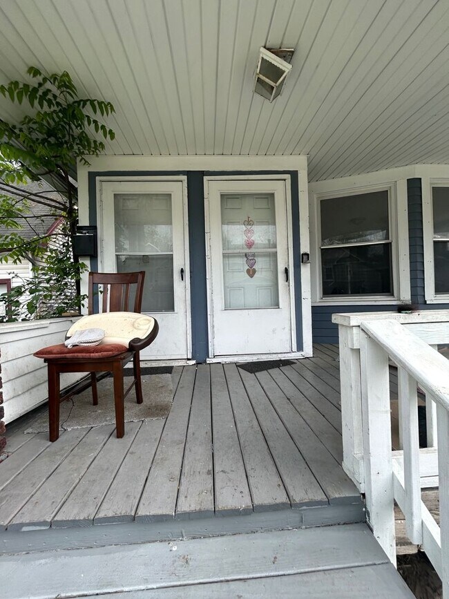 Photo - 10602 Earle Ave Unidad 1 - First Floor