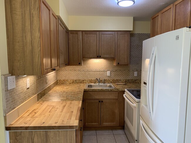 Photo - 1120 Vineyard St