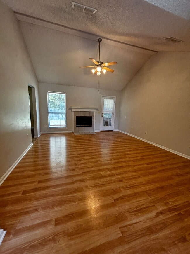 Photo - 504 Bedford Ct