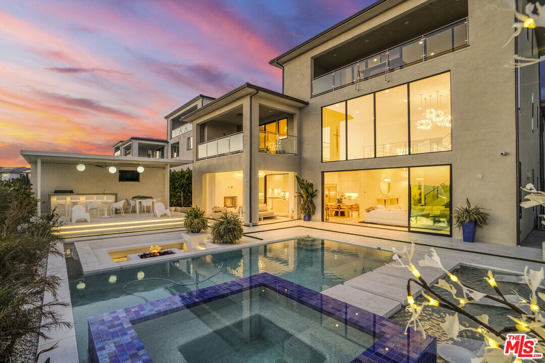 Photo - 20312 Willoughby Ln