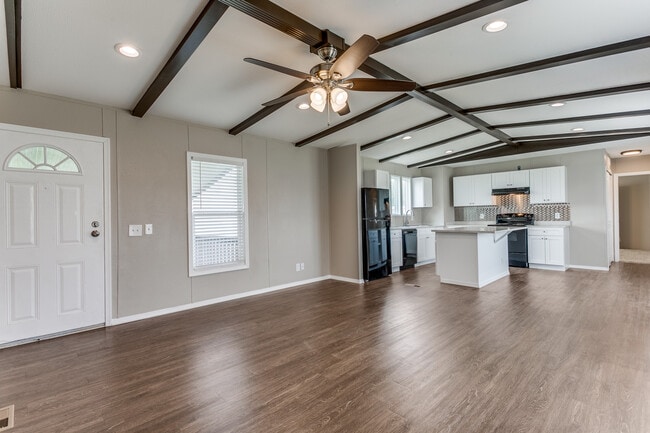 7151 Woodlake Pkwy