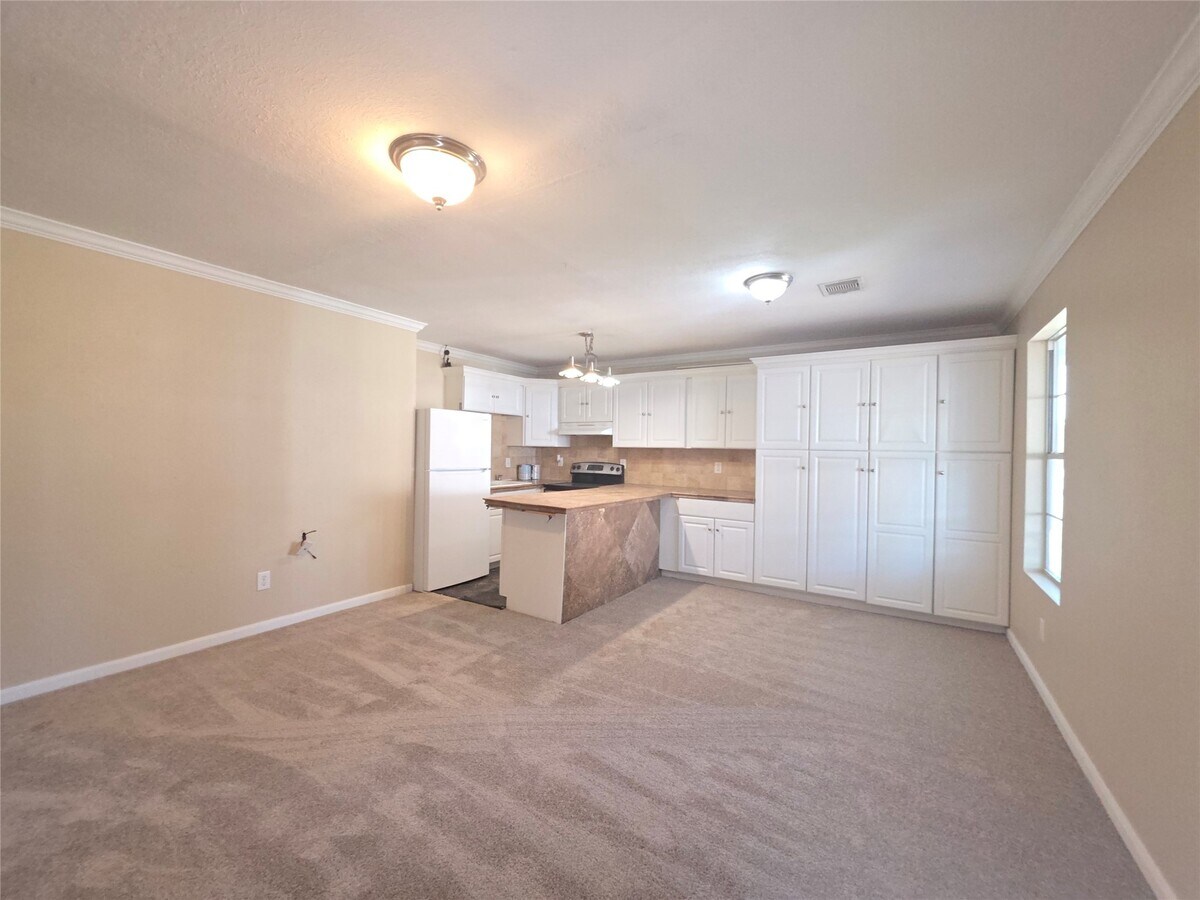 Photo - 801 Queenswood St