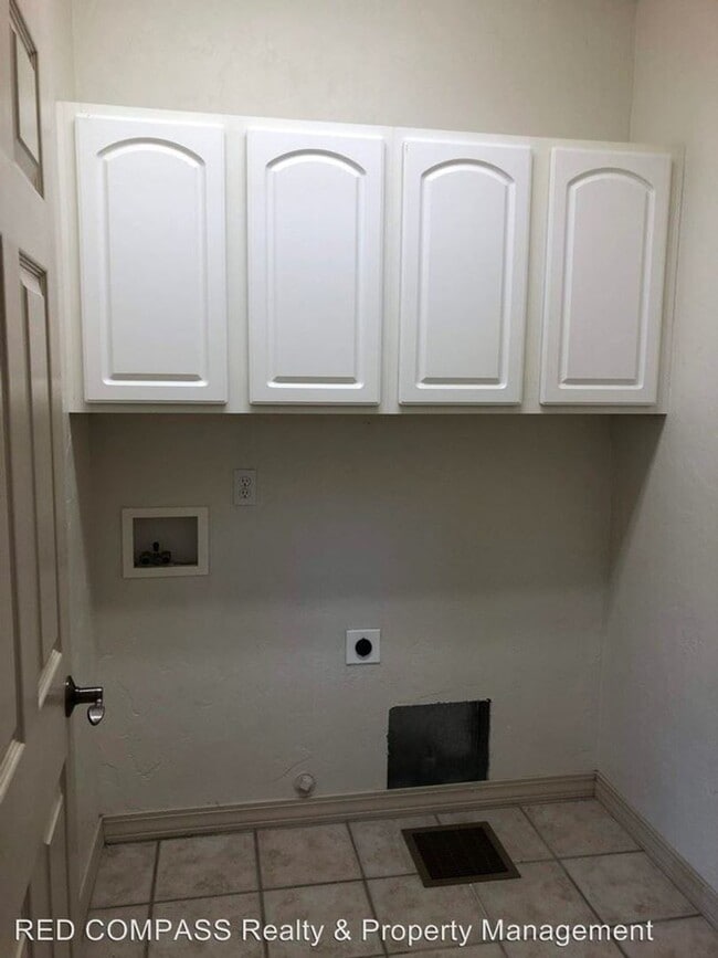 Photo - Move-in Ready 2-Bed, 2-Bath Townhome in Desirable Garden Grove Subdivision