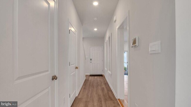 Building Photo - 211 Hermosa Dr