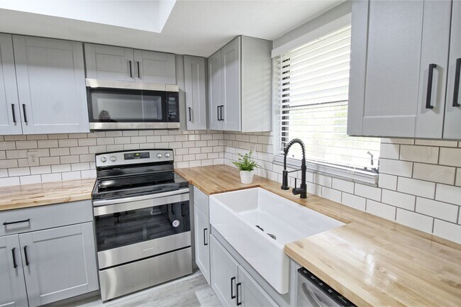 Photo - Gorgeous New Remodel! Pine Haven Condo in Bonita Springs!