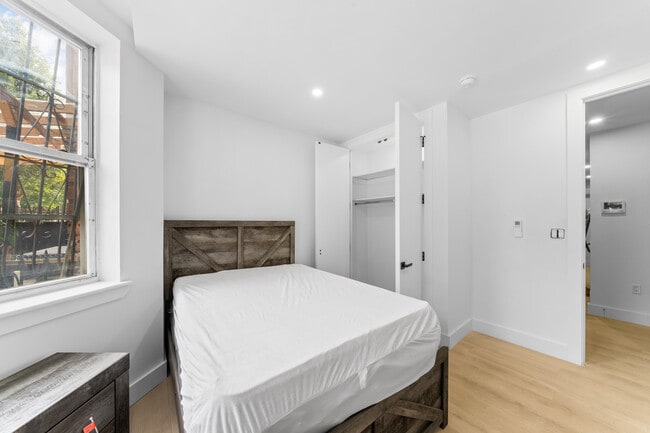 Photo - 514 E 188th St