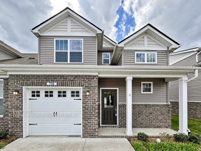 Photo - 710 Mickelson Way