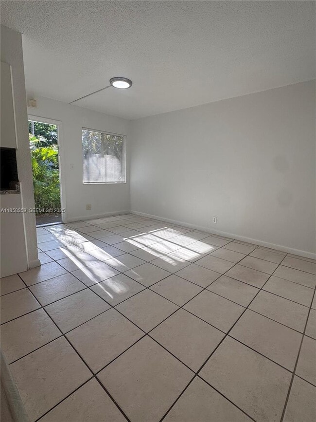 Building Photo - 2331 Adams St Unit 7