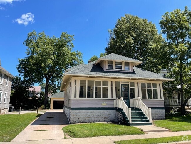Building Photo - 636 Jackson St Rental