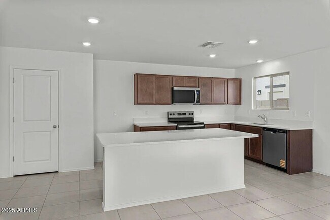 18185 E Zuza Dr