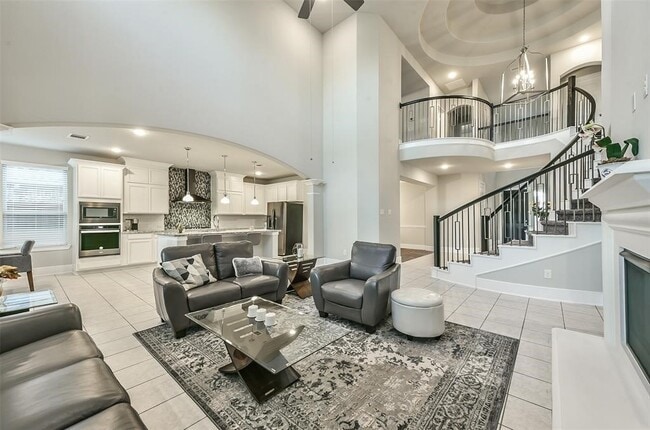 Building Photo - 16526 Whiteoak Canyon Dr