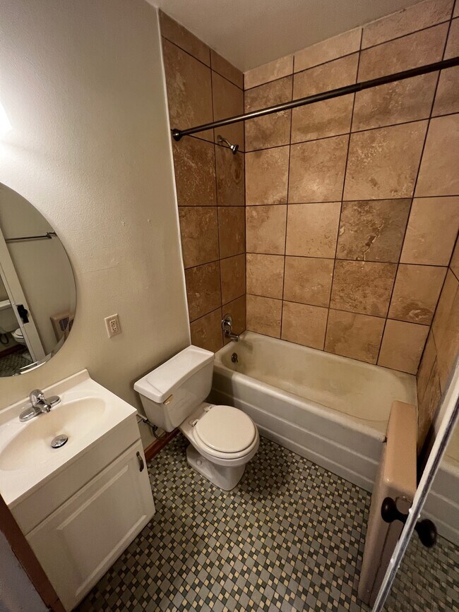 Photo - 121 N Hancock St