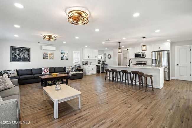 Photo - 1850 Shore Blvd