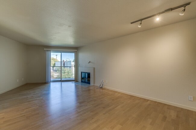 Building Photo - Beautiful 1 bed, 1 bath in Magnolia. Hardw... Unit 306 Rental