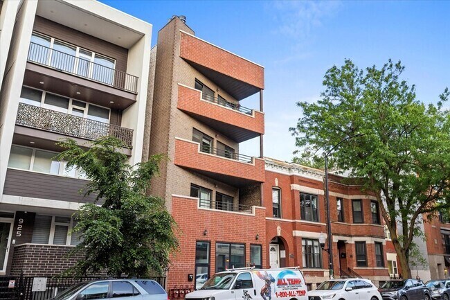 Building Photo - 921 N Damen Ave Unit 3 Rental