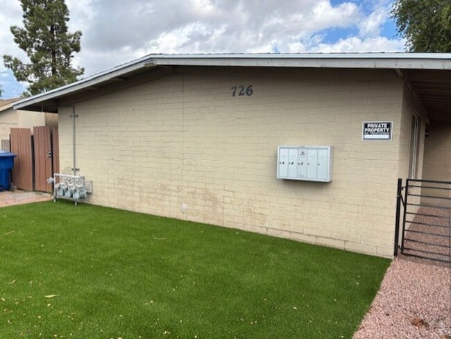 Photo - adorable 1 bed 1 bath with backyard private