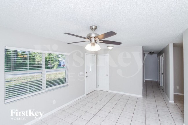 Photo - 738 Empress St SE