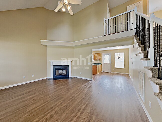 Photo - 2822 Meadow Glen