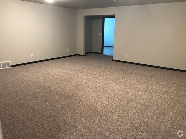 Building Photo - Horizon Shores 4 bedroom/ 3 Bathroom Bi-Le... Rental