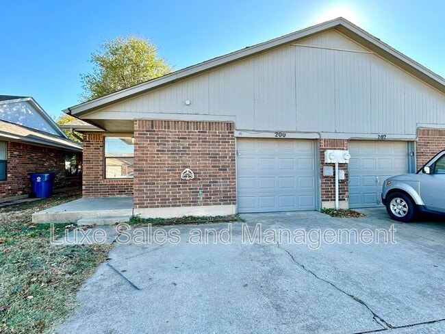 Photo - 200 Barrett Pl