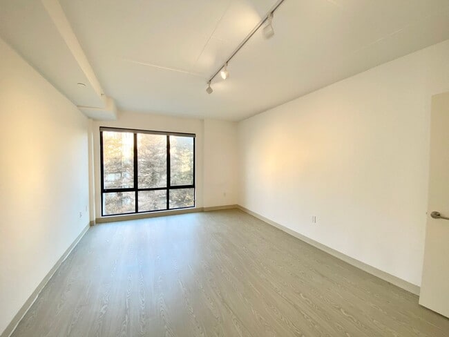 Photo - 750 Harrison St