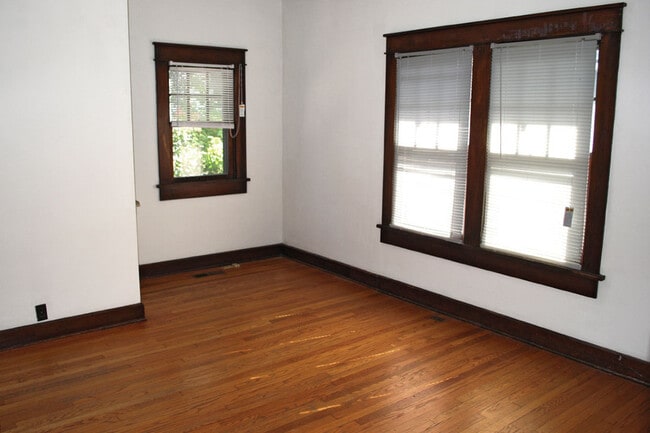 403 E Smith Ave