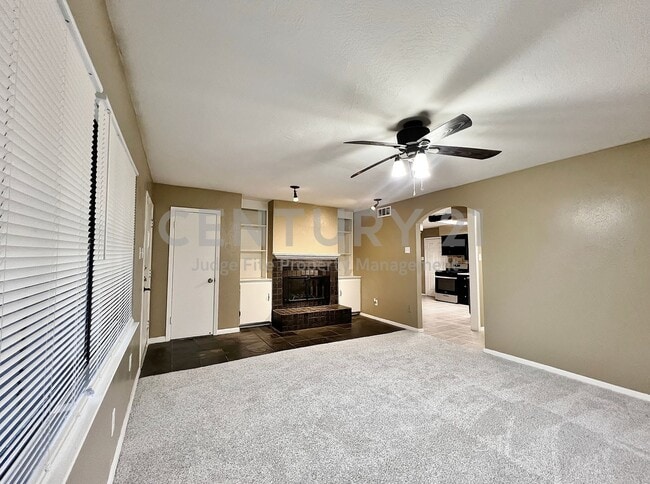 Photo - Delightful 3/2/2 in Established Grand Prai...