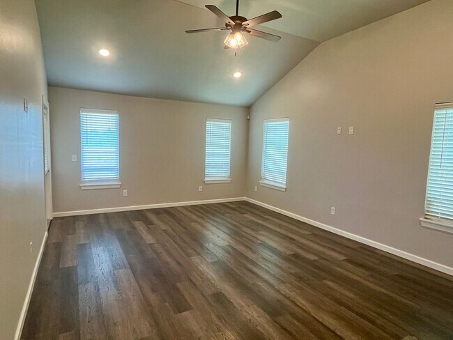 Photo - Beautiful 2 Bed 2 Bath! $500 Off First Ful...