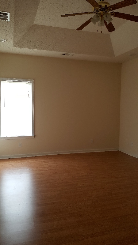 Photo - 990 Scotland Rd