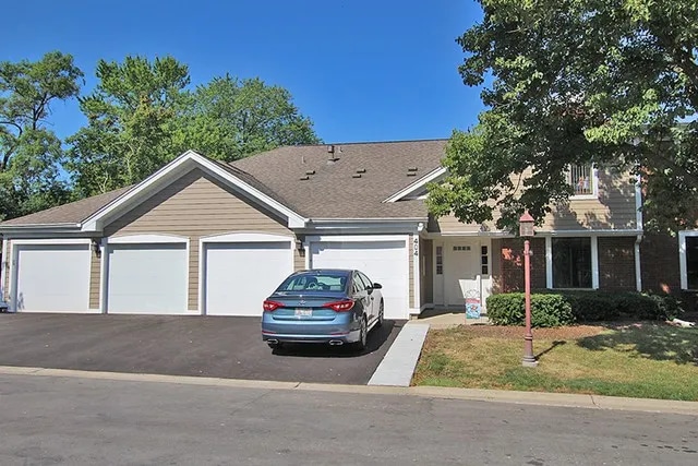 Building Photo - 404 Sandalwood Ln Unit #B1