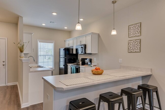 Photo - The Vista Apartments & Townhomes