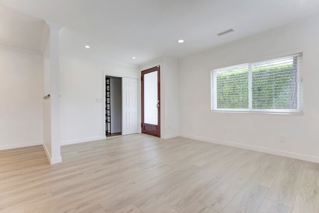 Photo - 247 N Oak Ave