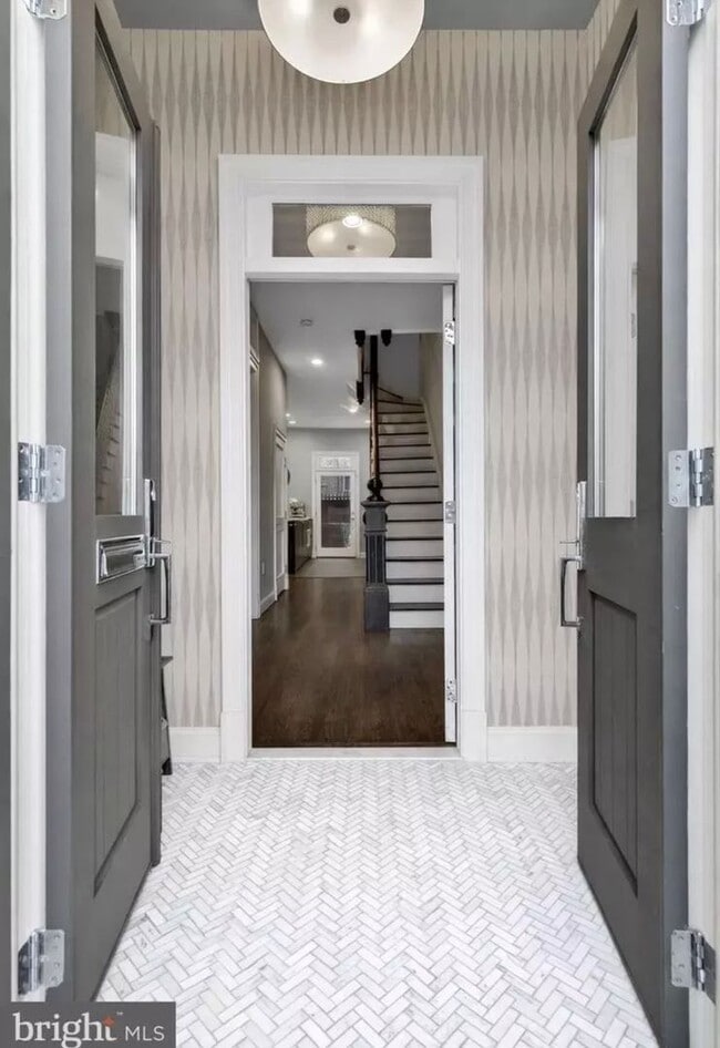 Photo - VICTORIAN MANSION STEPS FROM STANTON PARK