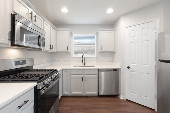 Building Photo - 305 Goddard Rental