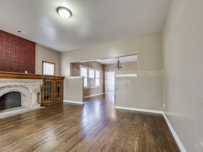 Photo - 215 NE 16th St