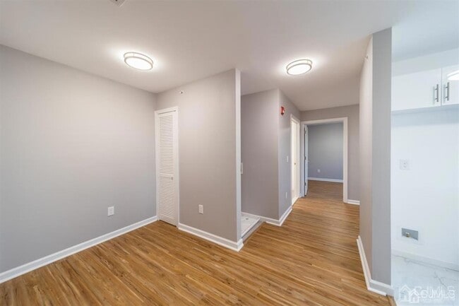 Photo - 875 Port Reading Ave Unit 2A